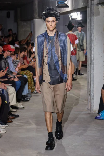 Look 32